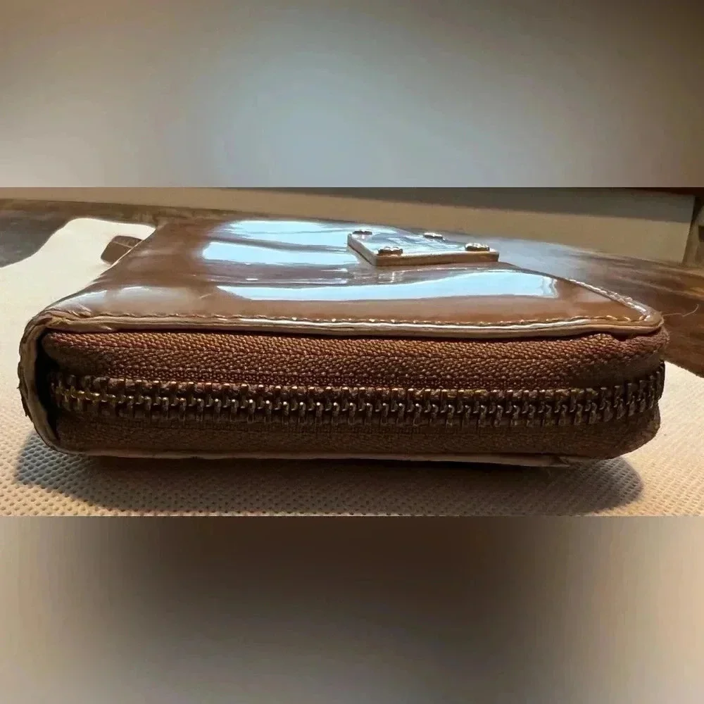 Kate Spade New York| ladies Continental patent leather zip around wallet.